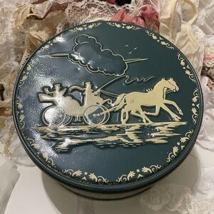 Vintage Green Tin with Horse and Carriage Design